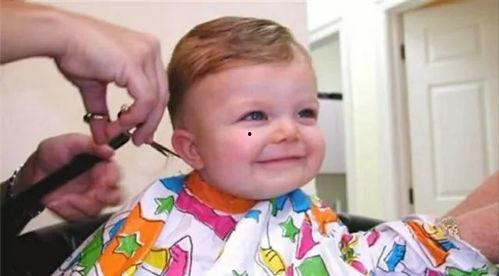 儿童剪头发视频,见证宝宝成长的快乐时光